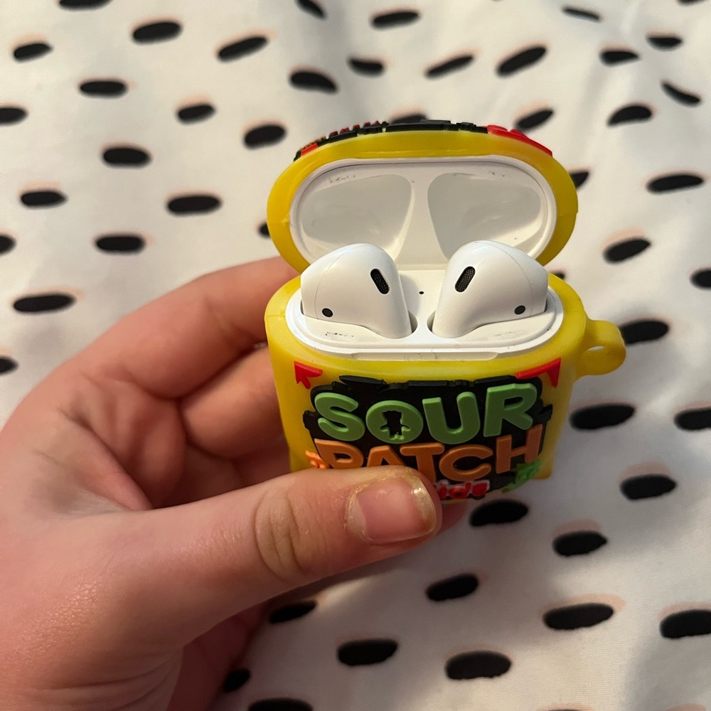PERFECT condition Airpods (case included!:)